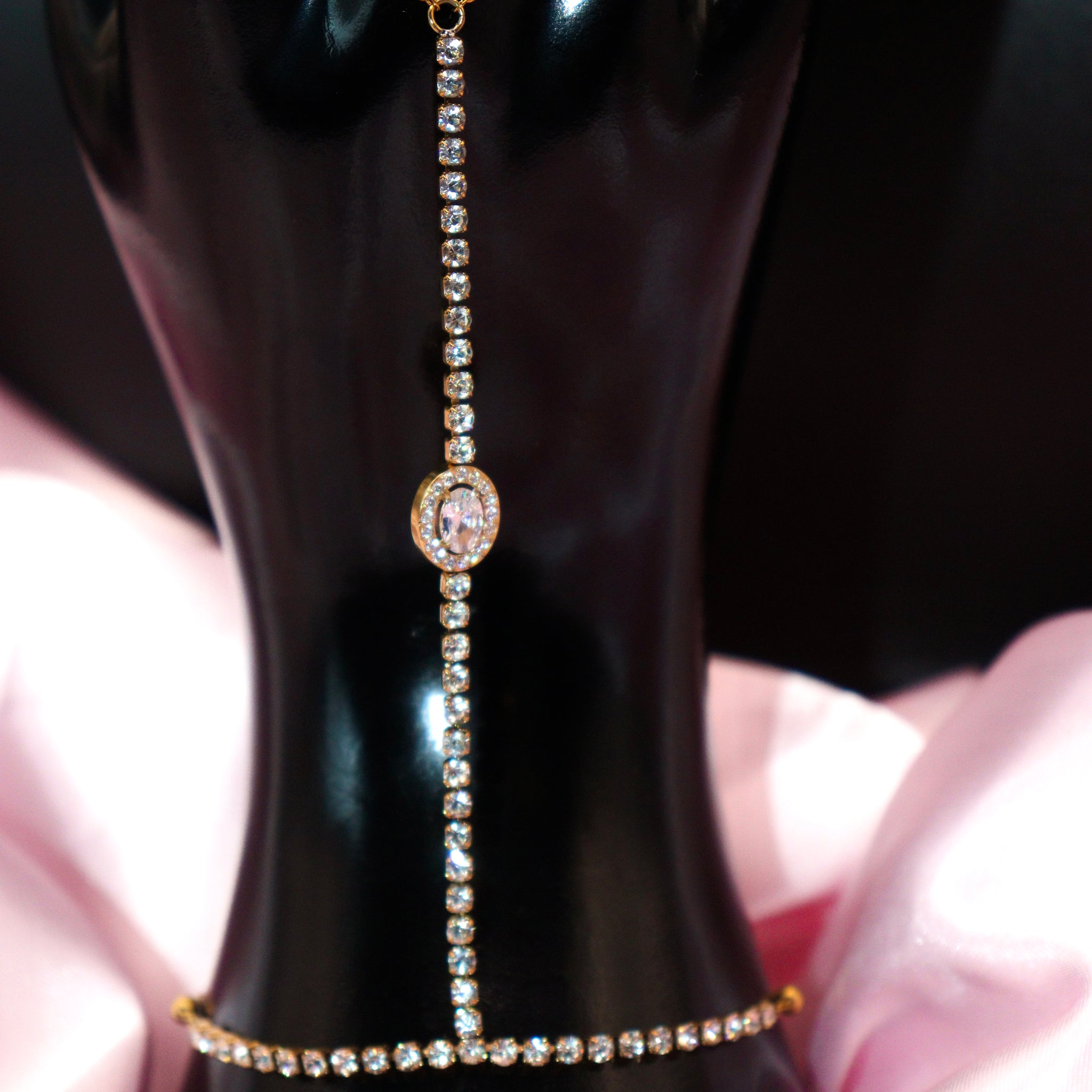 Liaison de Luxe hand chain