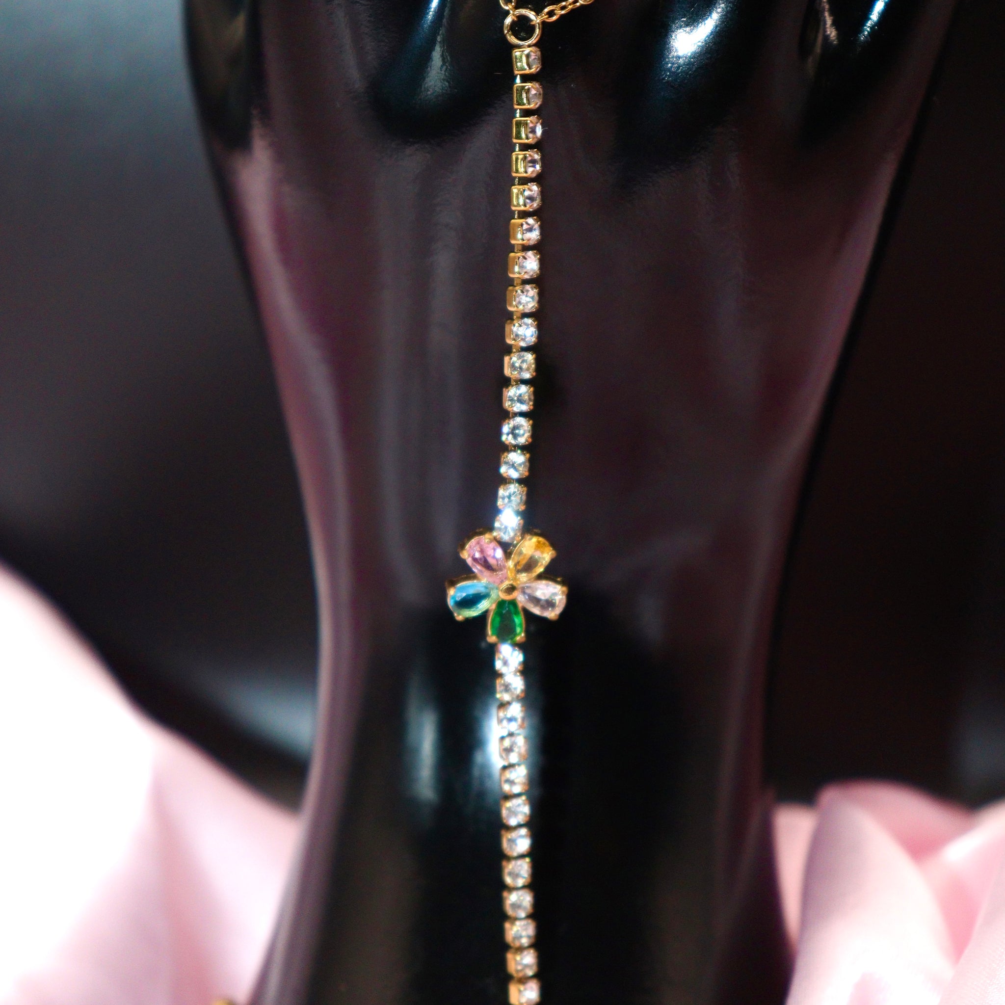 Fleur Dorée hand chain